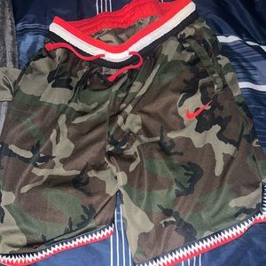 Large, Nike, Camo basketball shorts